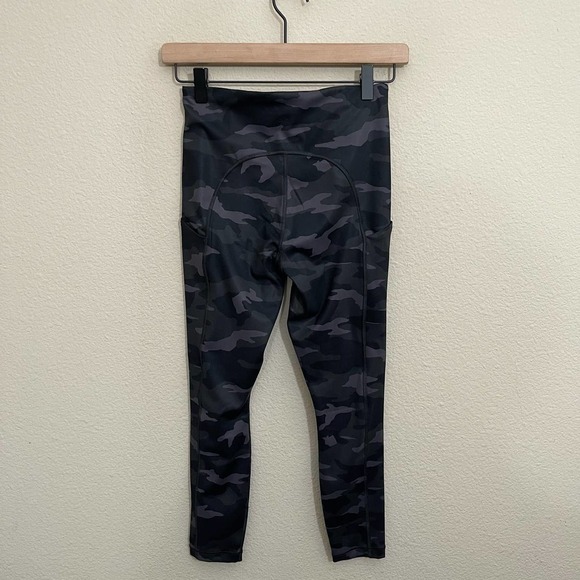 Athleta Ultimate Stash Pocket Camo High-Rise Pull-On 7/8 Tight Legging Black XSP - Picture 15 of 15